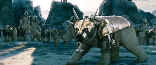 Golden Compass: Yay for giant bears!