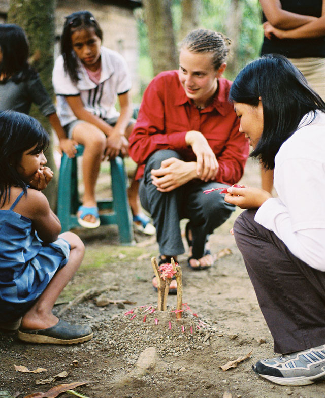 UW students met the families of Finca San Jeronimo in September 2005, leading to the solidarity campaign which has become the UW Guatemala Project. (Click to open in a new window.)